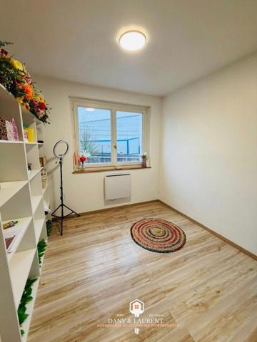 jolie maison famillialle entièrement rénové avec un trés beau jardin