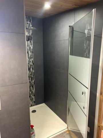 Chalet renové dans domaine privé