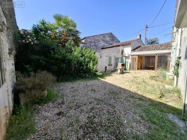 Immeuble à vendre à Saintes en Charente-Maritime (17100), ref : 17111-666