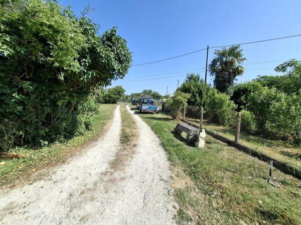 Immeuble à vendre à Saintes en Charente-Maritime (17100), ref : 17111-666