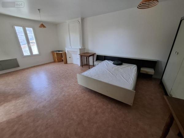 Immeuble à vendre à Saintes en Charente-Maritime (17100), ref : 17111-666