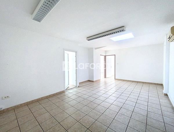 Location bureau Les Angles - 80 m² - 850 €/mois
