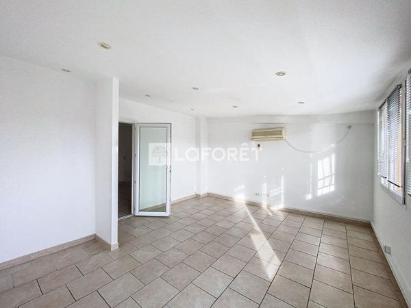 Location bureau Les Angles - 80 m² - 850 €/mois