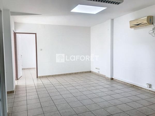 Location bureau Les Angles - 80 m² - 850 €/mois