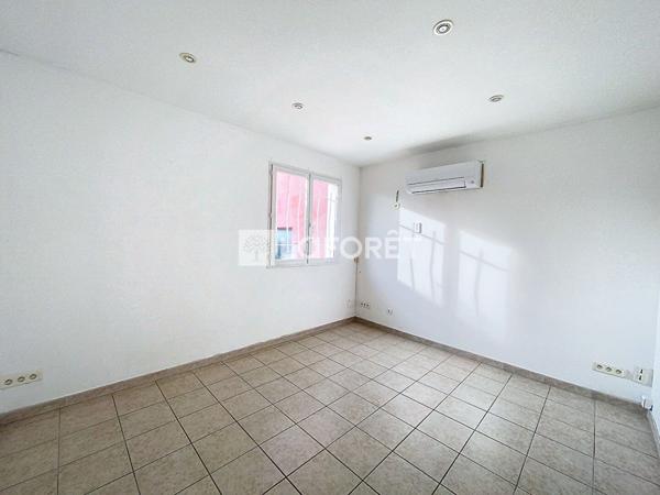 Location bureau Les Angles - 80 m² - 850 €/mois
