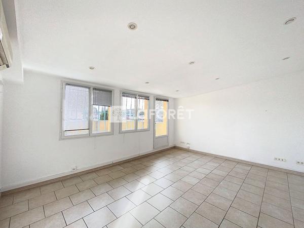 Location bureau Les Angles - 80 m² - 850 €/mois