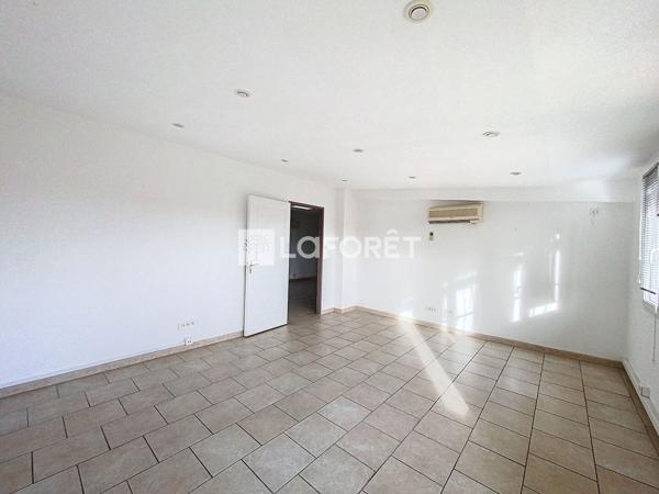 Location bureau Les Angles - 80 m² - 850 €/mois