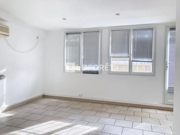 Location bureau Les Angles - 80 m² - 850 €/mois