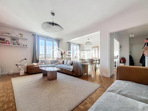 Appartement 4 pièces de 93m2 à Courbevoie Kilford, cave et parking.