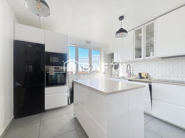 Appartement 4 pièces de 93m2 à Courbevoie Kilford, cave et parking.