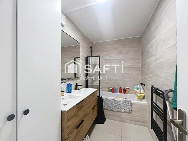 Appartement 4 pièces de 93m2 à Courbevoie Kilford, cave et parking.