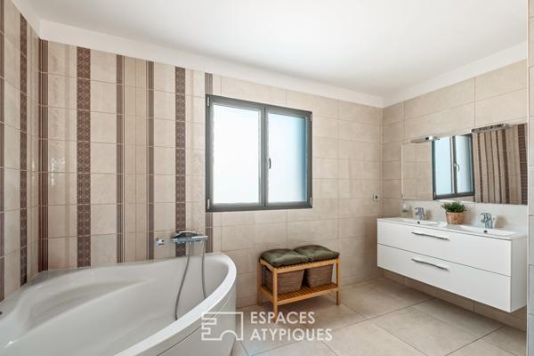 Villa contemporaine au calme absolu