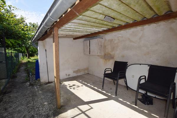 NANGIS, MAISON DE VILLE AVEC JARDIN MEUBLEE DE 70 M² ENVIRON, 2 CHAMBRES, SALON, CUISINE, JARDIN