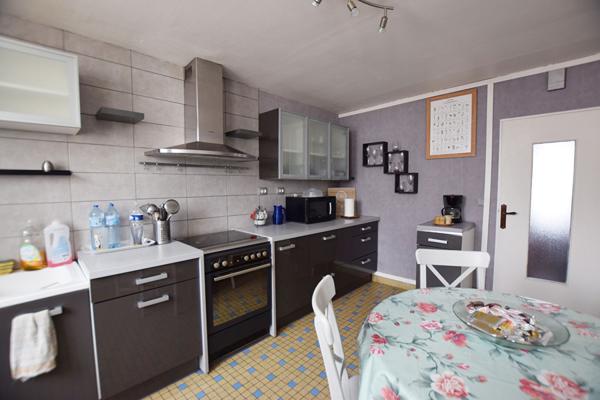 NANGIS, MAISON DE VILLE AVEC JARDIN MEUBLEE DE 70 M² ENVIRON, 2 CHAMBRES, SALON, CUISINE, JARDIN