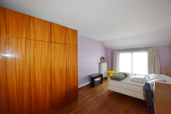 NANGIS, MAISON DE VILLE AVEC JARDIN MEUBLEE DE 70 M² ENVIRON, 2 CHAMBRES, SALON, CUISINE, JARDIN