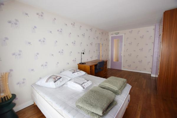 NANGIS, MAISON DE VILLE AVEC JARDIN MEUBLEE DE 70 M² ENVIRON, 2 CHAMBRES, SALON, CUISINE, JARDIN