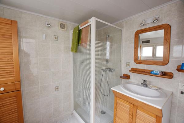 NANGIS, MAISON DE VILLE AVEC JARDIN MEUBLEE DE 70 M² ENVIRON, 2 CHAMBRES, SALON, CUISINE, JARDIN