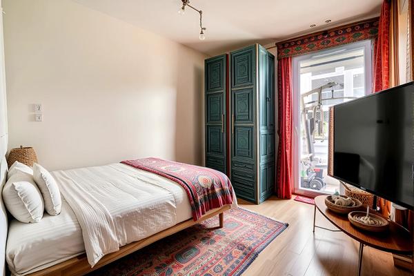 À découvrir en exclusivité : spacieux appartement familial de 110 m² avec balcon et double stationnement