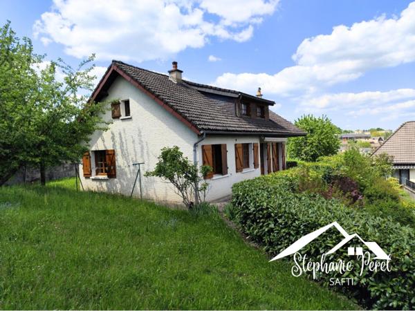 Un véritable havre de paix avec de beaux volumes et un extérieur plein de potentiel