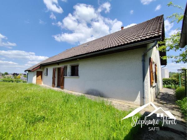 Un véritable havre de paix avec de beaux volumes et un extérieur plein de potentiel