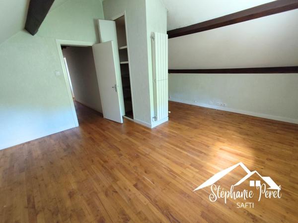 Un véritable havre de paix avec de beaux volumes et un extérieur plein de potentiel