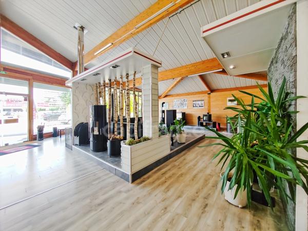 A vendre à Lux Dpt (71) Local commercial de 366 m² et bureaux