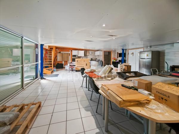 A vendre à Lux Dpt (71) Local commercial de 366 m² et bureaux
