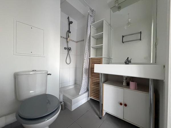 Studio avec terrasse de 15 m² ? Parking inclus ? Proche gare