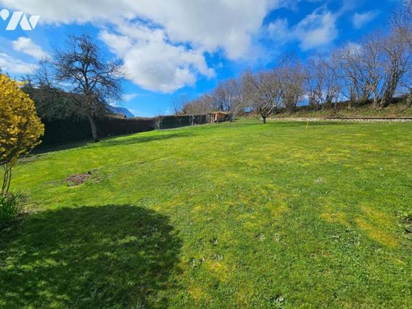 Terrain constructible 824m2 au calme avec vue dégagée