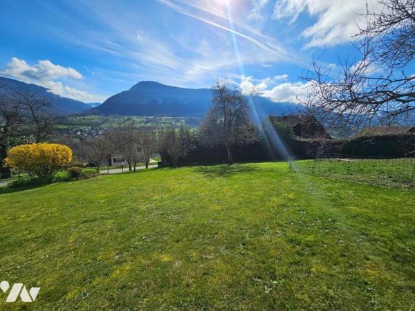 Terrain constructible 824m2 au calme avec vue dégagée