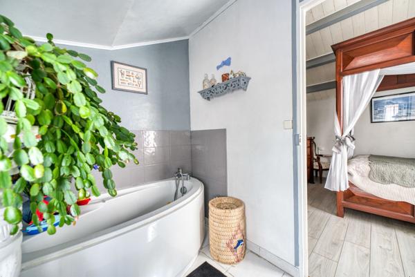 Insolite maison de village au coeur de Saint Denis d'Oléron.