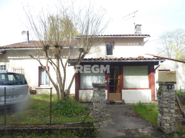 Ribérac (24600) Maison au calme avec terrain de 2000 m² sise à Ribérac à 2 kilomètres du centre Ville et écoles jusqu'au Lycée