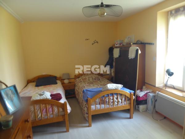 Ribérac (24600) Maison au calme avec terrain de 2000 m² sise à Ribérac à 2 kilomètres du centre Ville et écoles jusqu'au Lycée