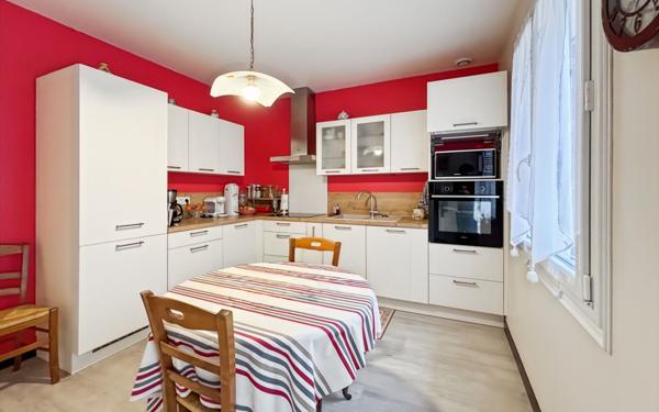 Maison à vendre    4 pièces •  Château-l'Évêque