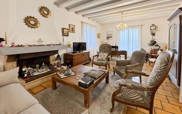 Maison à vendre    4 pièces •  Château-l'Évêque