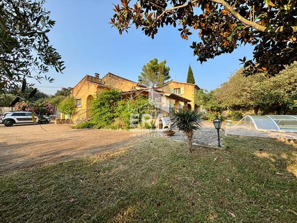 Maison à Castillon Du Gard 6 pièces 154m² - 4 chambres - Garage - piscine - dépendances