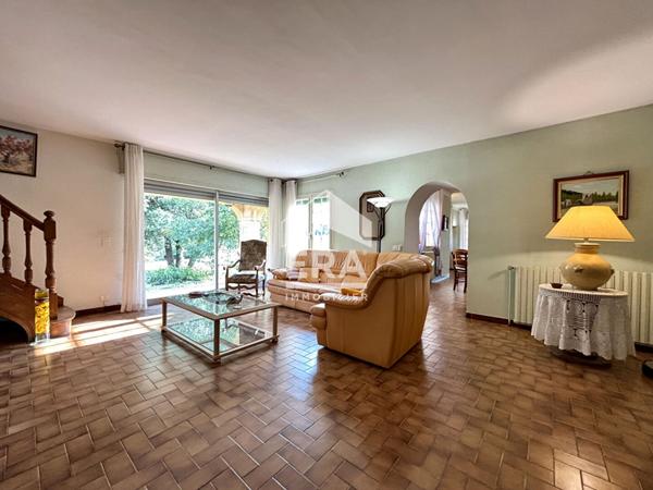 Maison à Castillon Du Gard 6 pièces 154m² - 4 chambres - Garage - piscine - dépendances