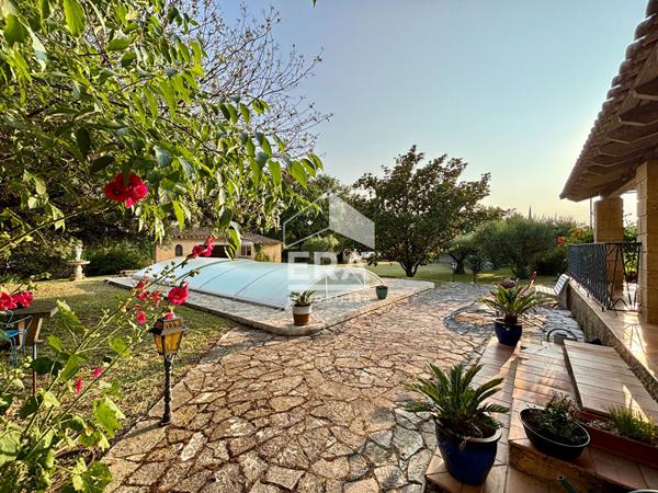 Maison à Castillon Du Gard 6 pièces 154m² - 4 chambres - Garage - piscine - dépendances