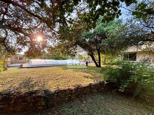 Maison à Castillon Du Gard 6 pièces 154m² - 4 chambres - Garage - piscine - dépendances