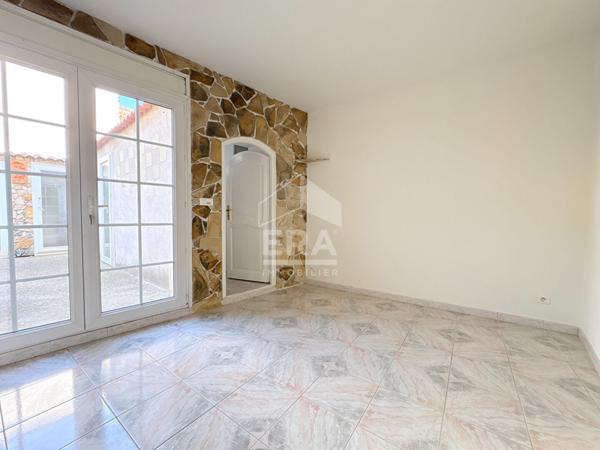 A VENDRE 84120 PERTUIS APPARTEMENT REZ DE CHAUSSEE TYPE 3 PIECES D'ENVIRON 60M² AVEC COUR ET POSSIBILITE DE STATIONNEMENT