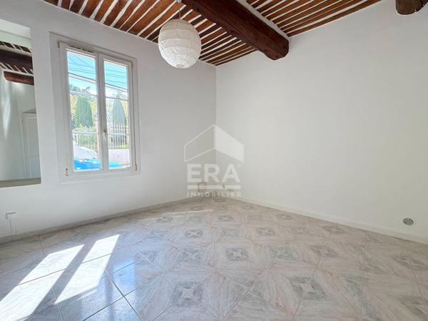 A VENDRE 84120 PERTUIS APPARTEMENT REZ DE CHAUSSEE TYPE 3 PIECES D'ENVIRON 60M² AVEC COUR ET POSSIBILITE DE STATIONNEMENT