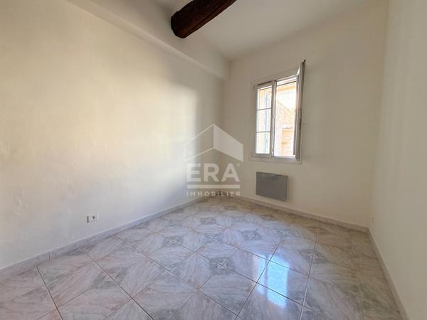 A VENDRE 84120 PERTUIS APPARTEMENT REZ DE CHAUSSEE TYPE 3 PIECES D'ENVIRON 60M² AVEC COUR ET POSSIBILITE DE STATIONNEMENT