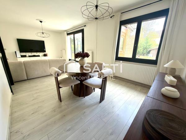 Le bonheur d'une maison familiale commence ici, avec un jardin, de beaux volumes et un environnement calme où chacun trouvera naturellement sa place.
