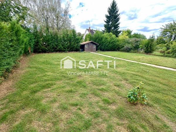 Le bonheur d'une maison familiale commence ici, avec un jardin, de beaux volumes et un environnement calme où chacun trouvera naturellement sa place.