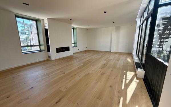 Appartement à vendre    4 pièces • 210,73 m2 Tarbes