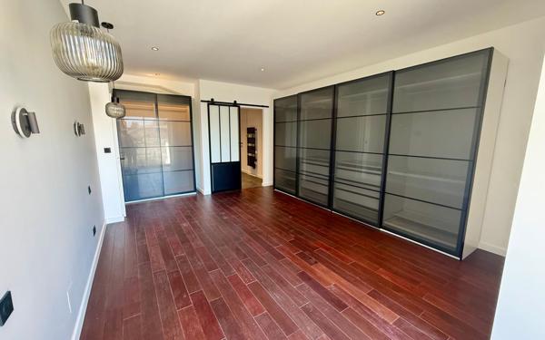 Appartement à vendre    4 pièces • 210,73 m2 Tarbes