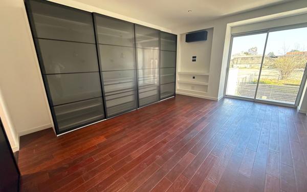 Appartement à vendre    4 pièces • 210,73 m2 Tarbes