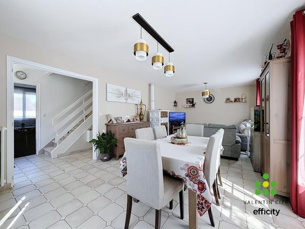 Maison
         6 pièces
        - 138 m² Exclusivité 369 900 €*