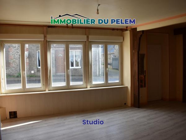 Glomel (22110) Immeuble comprenant 2 logements à louer