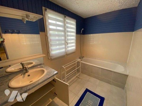Maison à vendre à Plouha (22580) en Côtes-d'Armor (22)

Cette maison propose une surface habi...